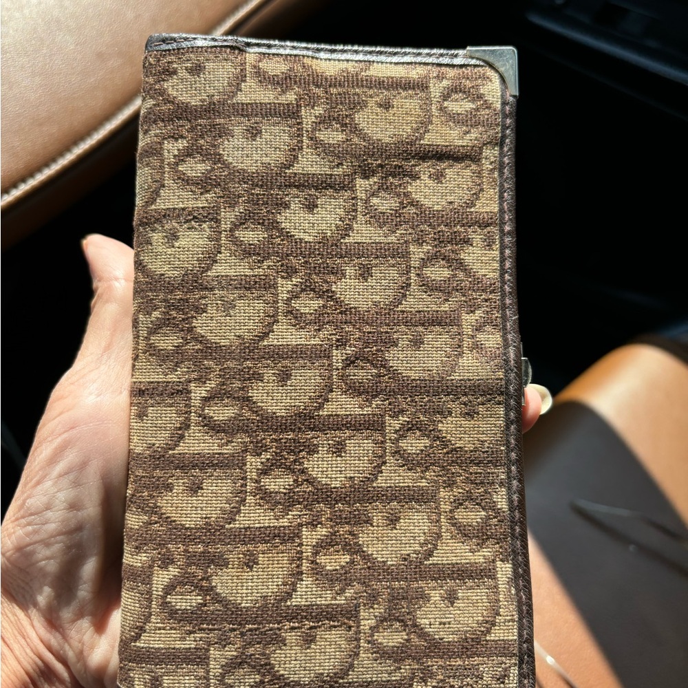 Dior wallet